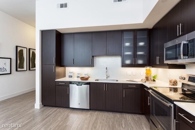 Building Photo - 1 br, 1 bath Condo - 90 Rainey St