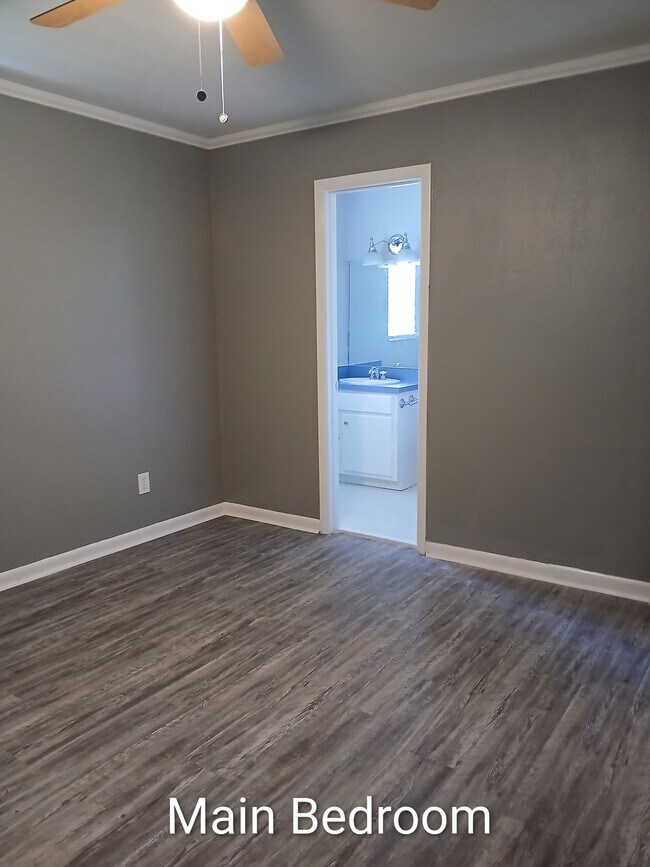 Building Photo - 140 Horseshoe Dr