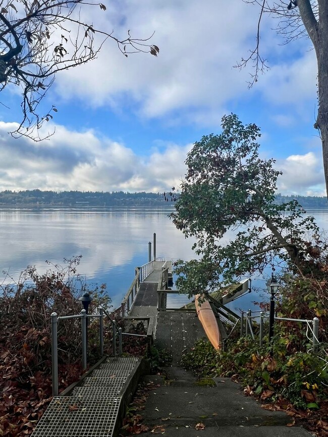Building Photo - Private Waterfront Apartment