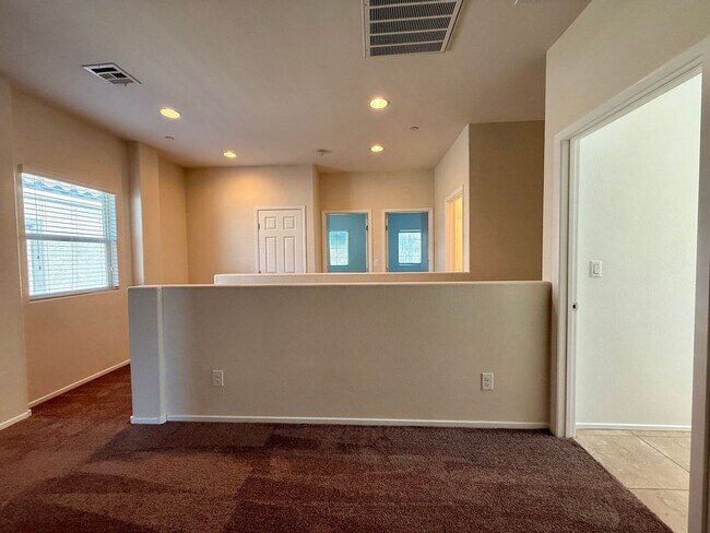 Building Photo - 3 BED 2.5 BATH 2 CAR GARAGE HOME w/ LOFT &...