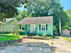 Building Photo - Now leasing a 3-bedroom 2 bath home near U...