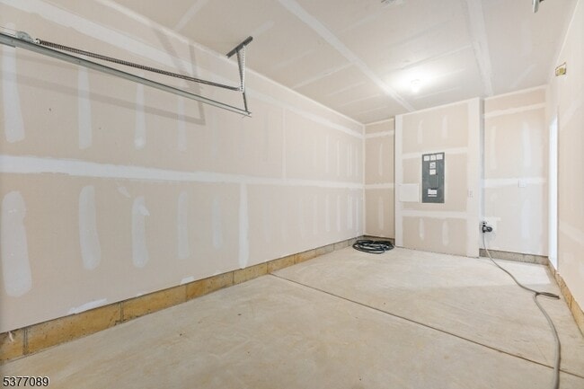 Building Photo - 8 Anna Ln
