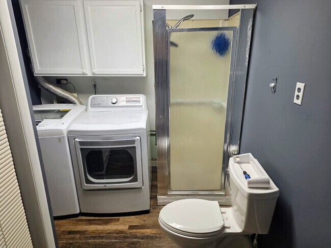 Building Photo - 320 34th St