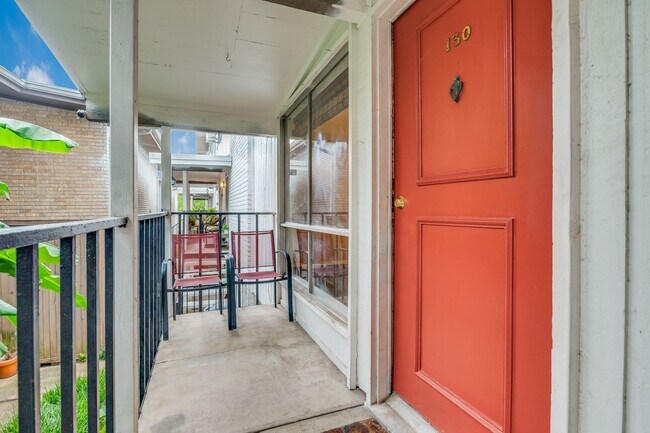 Building Photo - Fully Renovated Condo with Private Pool!