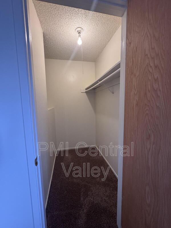 Building Photo - 1331 Pinetree Dr