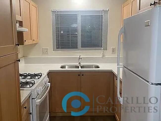 Building Photo - 4044 Wabash Ave