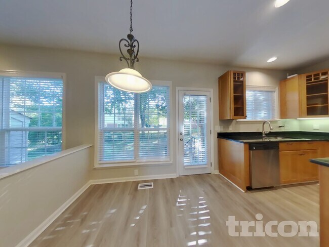 Building Photo - 202 Harris Ct