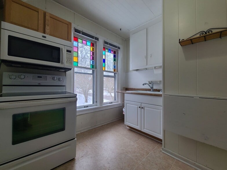 Building Photo - 621 State St