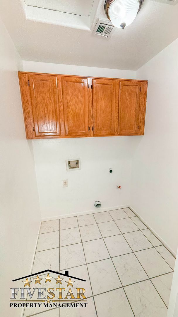 Building Photo - 7322 Cupio St