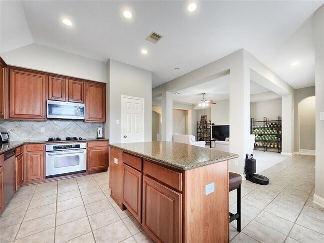 Building Photo - 3527 Shoreview Ln