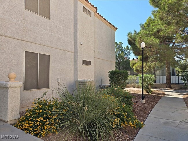 Building Photo - 8452 Boseck Dr