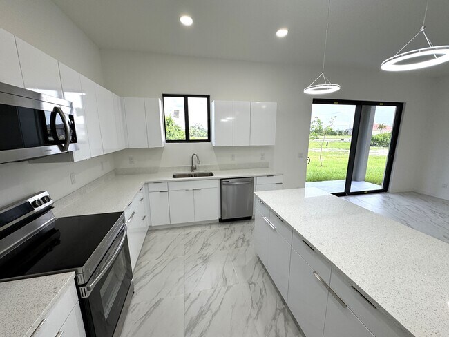 Building Photo - 1247 Kismet Pkwy