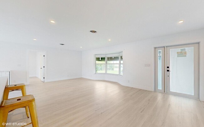 Building Photo - 4761 NE 28th Ave