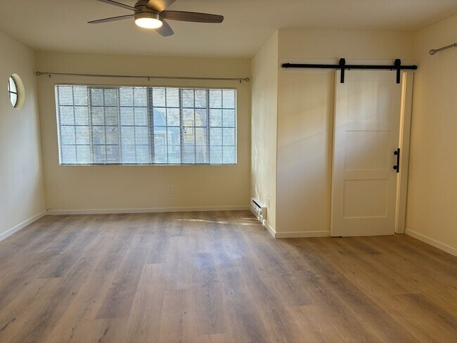 Building Photo - Newly Updated Second-Floor Studio in Palo Alto!