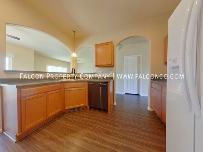 Building Photo - 6224 Saddlebred Way