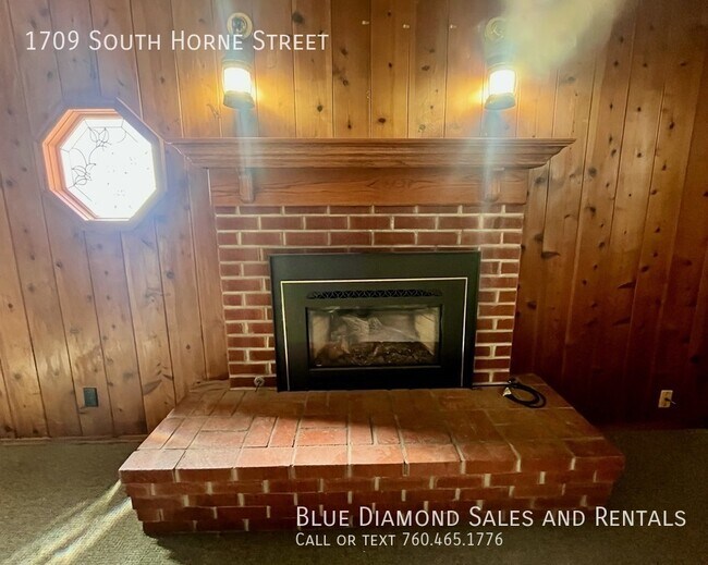 Building Photo - 1709 S Horne St