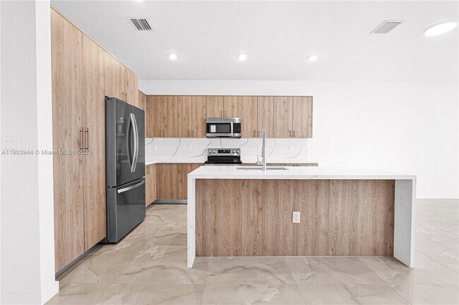 Building Photo - 22555 SW 125th Ave