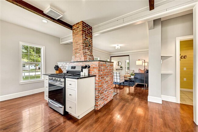 Building Photo - 801 NW C St