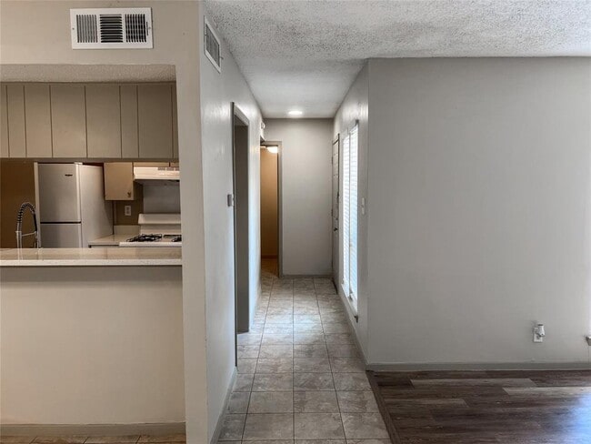 Building Photo - 7206 Creekside Dr