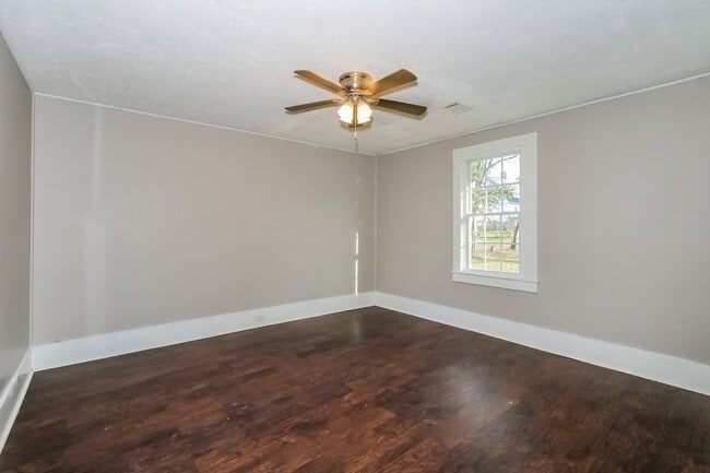 Building Photo - 130 Pelzer St