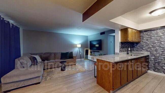 Building Photo - 4504 3rd St Cir W