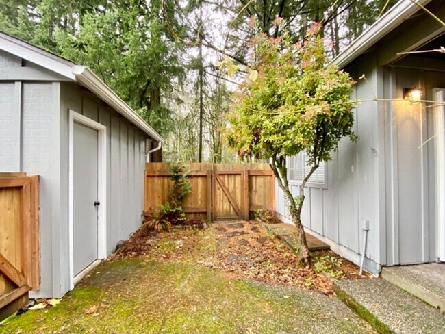 Building Photo - Quaint 2BR 1.5BA Condo in the Vineyards