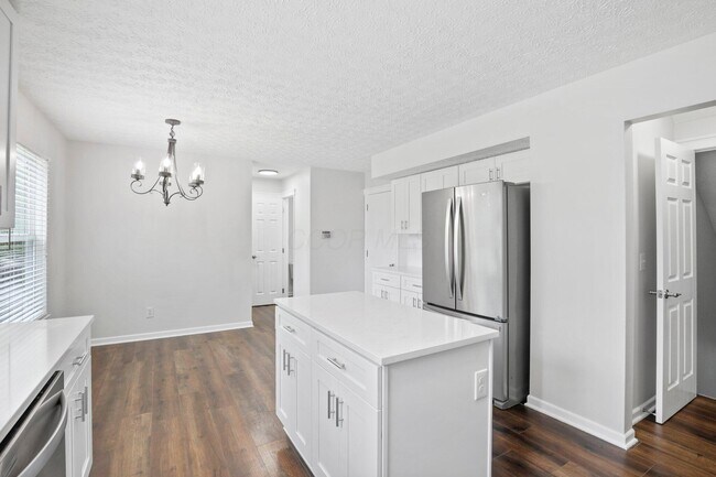 Building Photo - 5998 Blaverly Dr