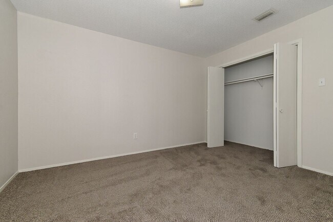 Building Photo - 1703 La Fontaine Ln