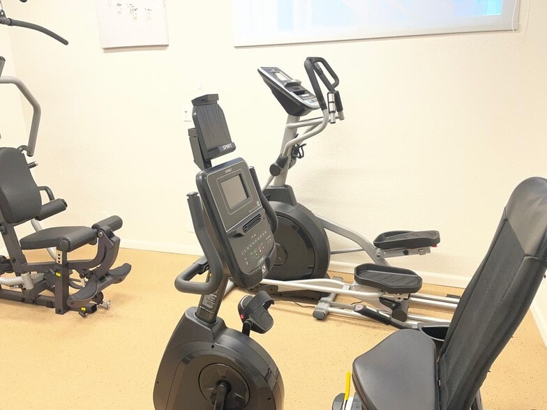 Building Photo - 245 S Helix Ave