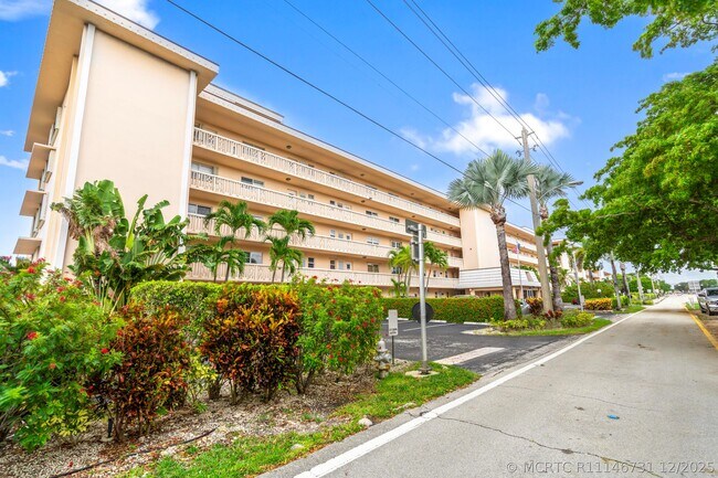 Building Photo - 750 NE Spanish River Blvd