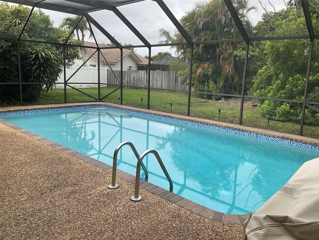 Building Photo - 6269 Woodbury Rd