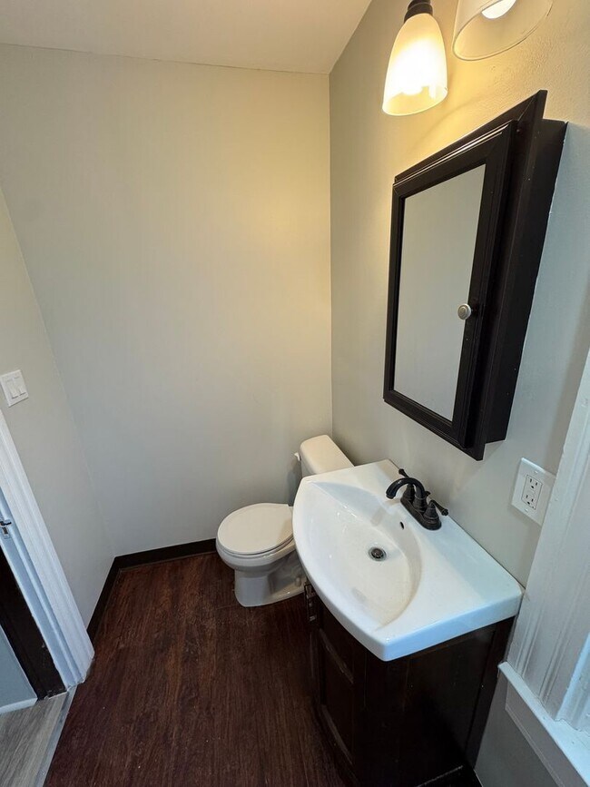 Building Photo - 2504 Olympia St