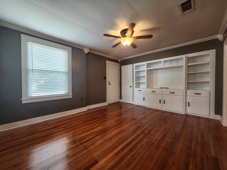 Building Photo - 1714 College Dr