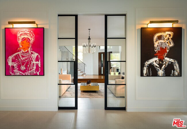 Building Photo - 5192 Parkway Calabasas