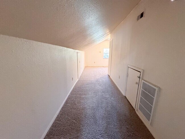 Building Photo - 505 Cambridge Dr