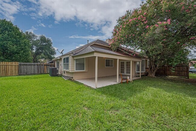 Building Photo - 15827 Beechnut St