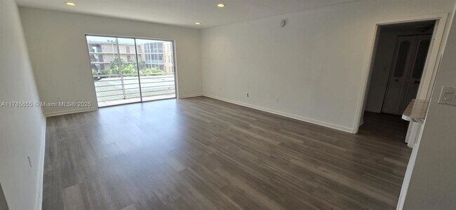 Building Photo - 4848 NW 24th Ct