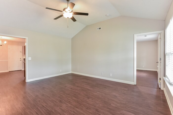 Building Photo - 956 Tom Hailey Blvd