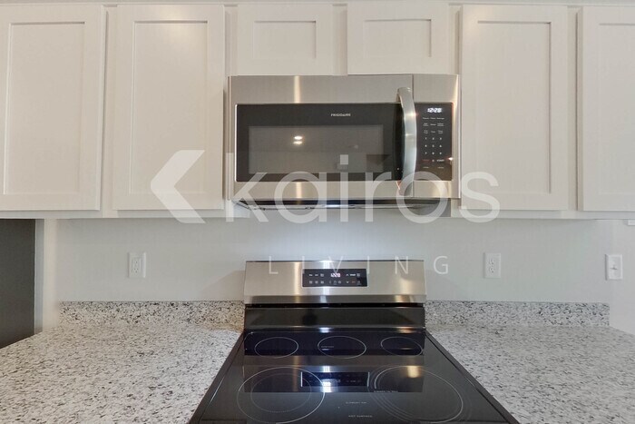 Building Photo - 2529 Banyan Cir