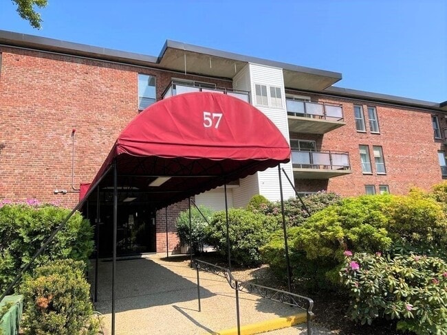 Building Photo - 20 Broadlawn Dr