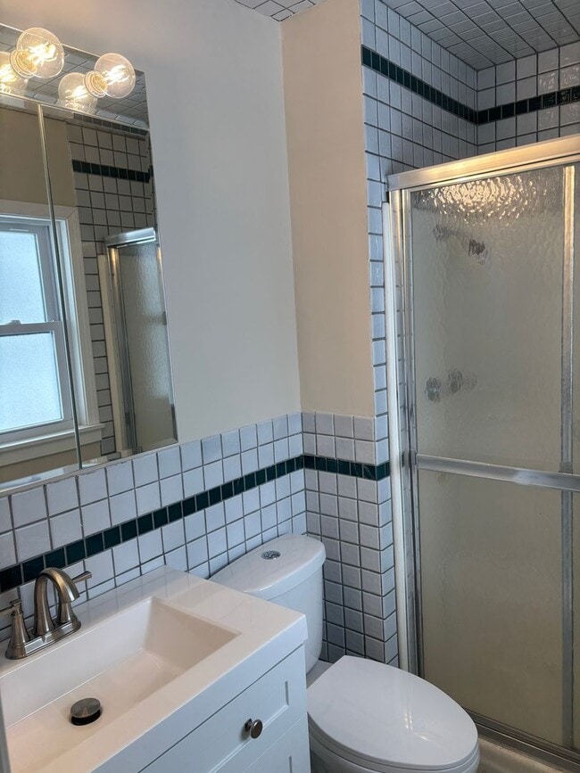 Building Photo - 3 Bedroom, 2 Bath Single Family Home in Clinton, IA