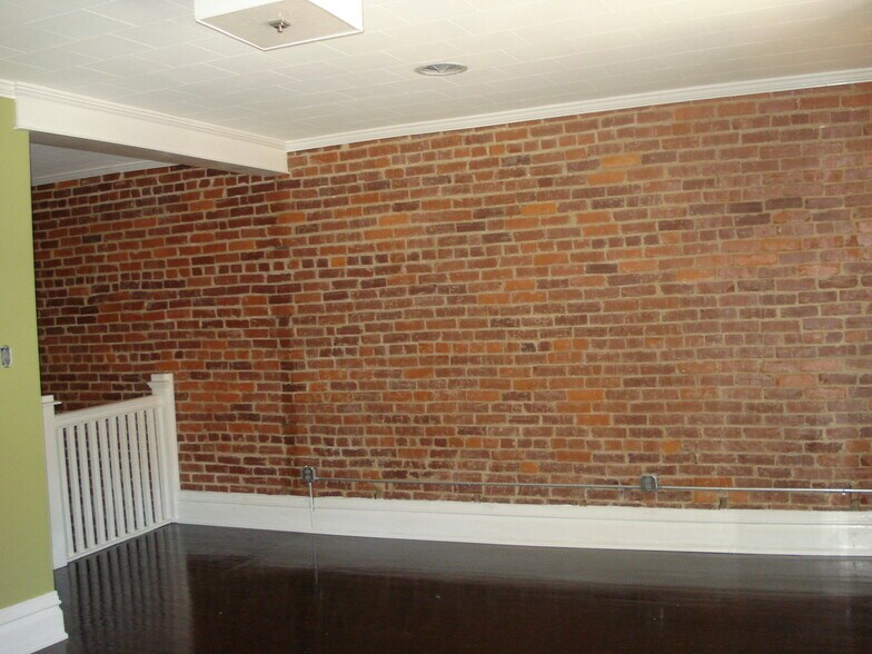 Building Photo - 334 15th St