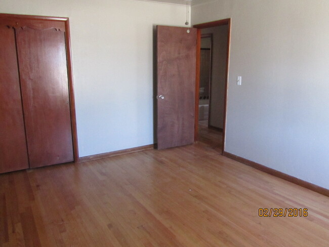 Building Photo - 4 bed - 2 bath home in SW OKC