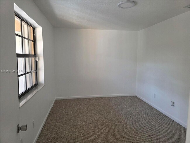 Building Photo - 1500 Jefferson Dr