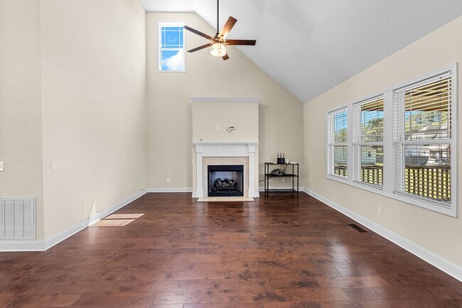 Building Photo - **Spacious 3bd/3ba in Raleigh**