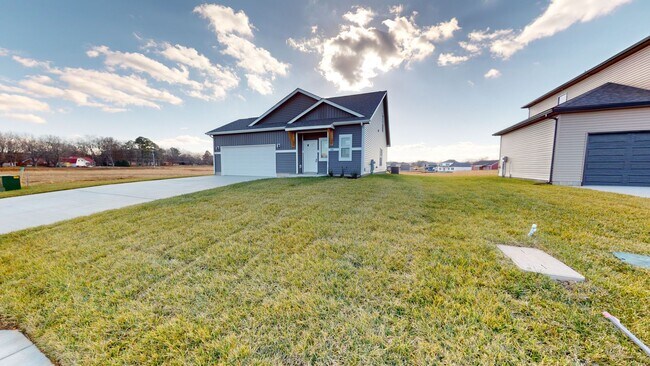 Building Photo - Modern Comfort, Great Location, and Pet-Fr...