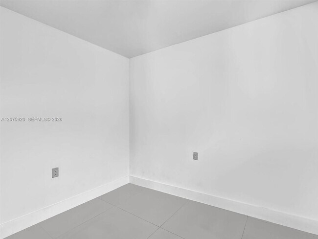 Building Photo - 1647 NE 146th St