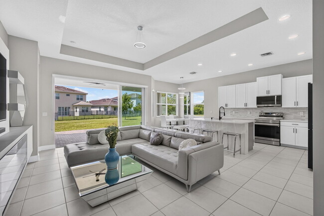Building Photo - 16293 Melogold Dr