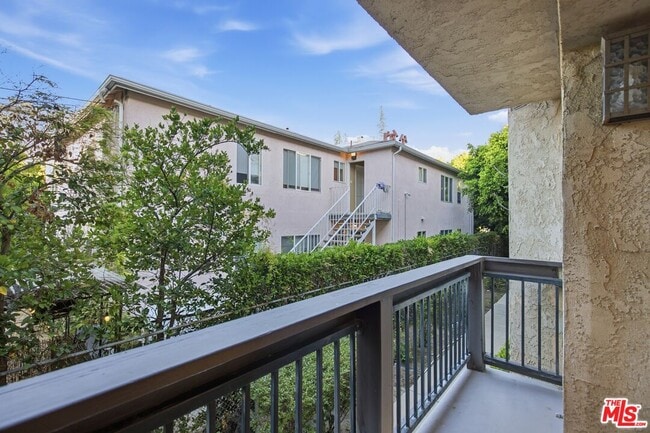 Building Photo - 13025 Moorpark St