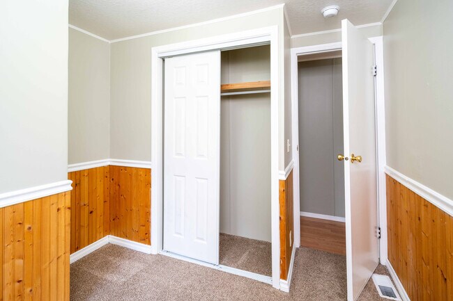 Building Photo - Country Living on a Private Acreage in Camas  - 2 Bedroom 1 Bath Manufactured Home